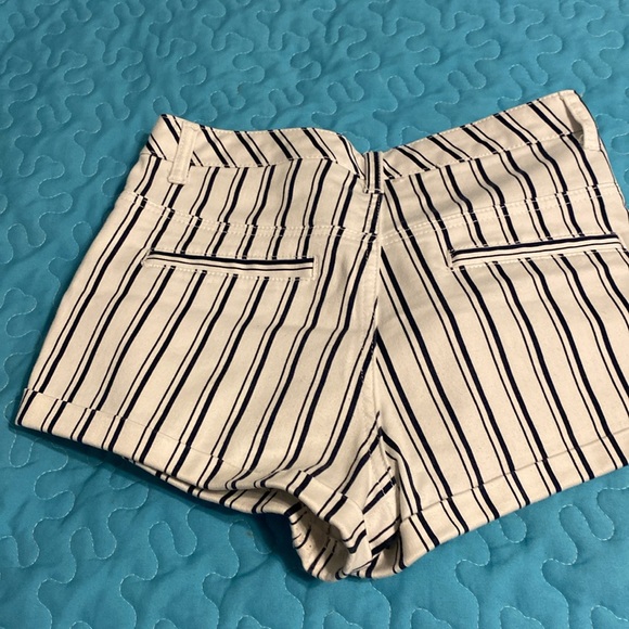 Shorts - Picture 3 of 5